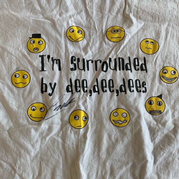 Autographed Carlos Mencia shirt - Dee Dee Dee - Picture 1 of 4